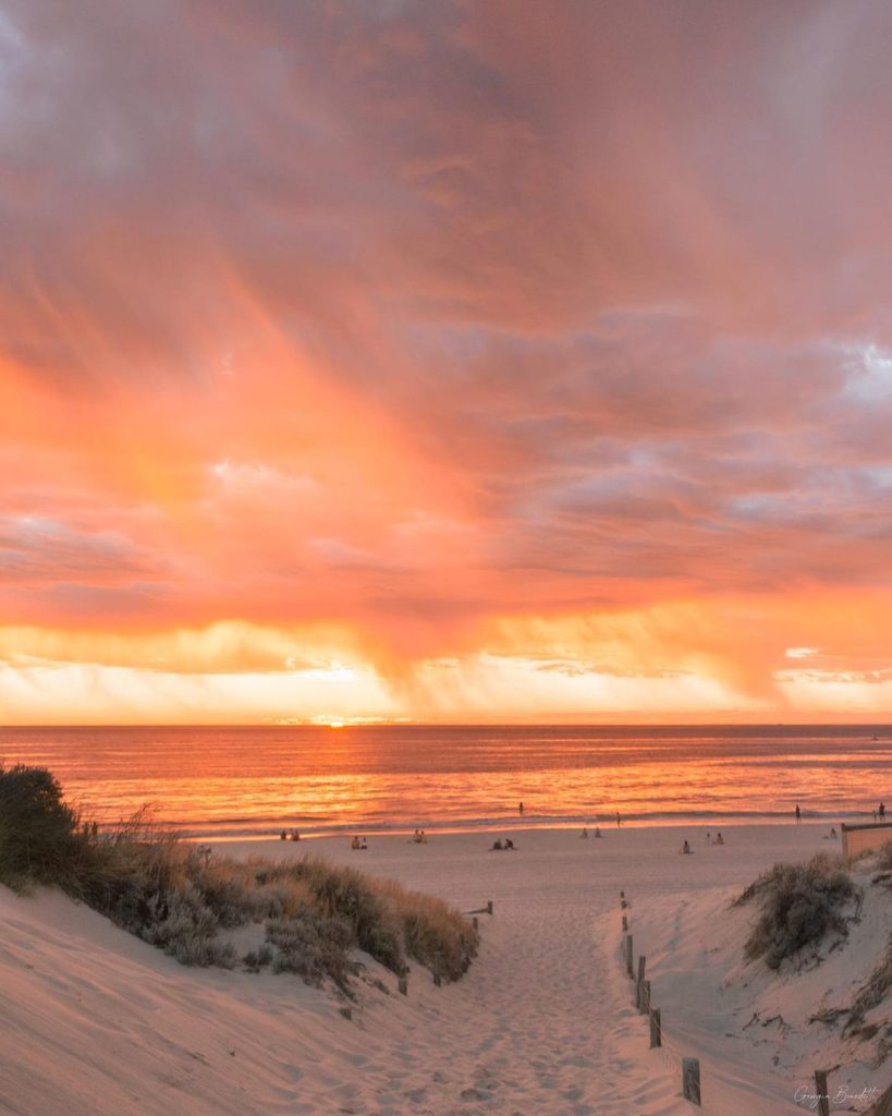 things to do in perth - scarborough beach sunset