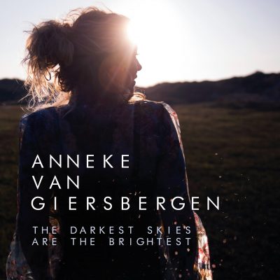 image article De la vidéo pour ANNEKE VAN GIERSBERGEN avec "I Saw A Car" !