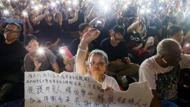 Protesta de madres en Hong Kong en apoyo de sus hijos