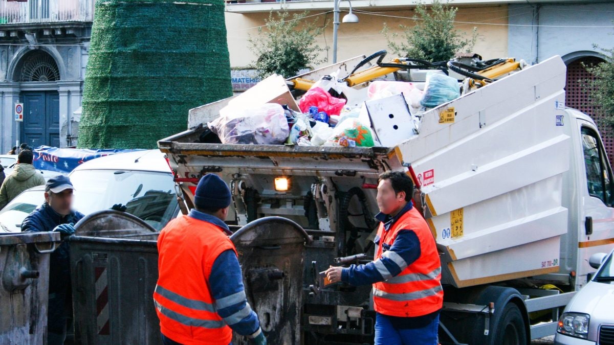 Asìa Napoli 2022, il bando di concorso per 500 operatori ecologici: istruzioni per candidarsi (1) Asìa Napoli 2022, il bando di concorso per 500 operatori ecologici: istruzioni per candidarsi (1)