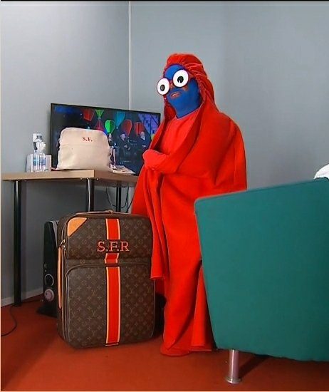 Giovannino Imbratta La Louis Vuitton Di Sabrina Ferilli Ma Questo E Davvero Rincog Onito