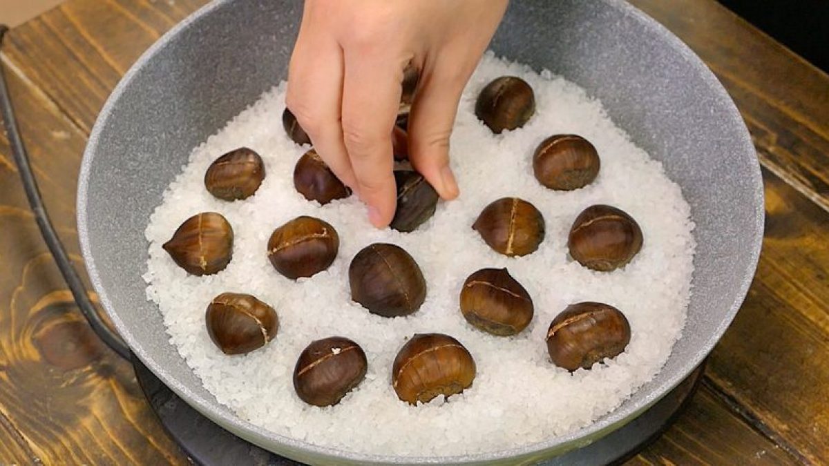 Castagne Al Sale La Ricetta In Padella Facile E Senza Fumo