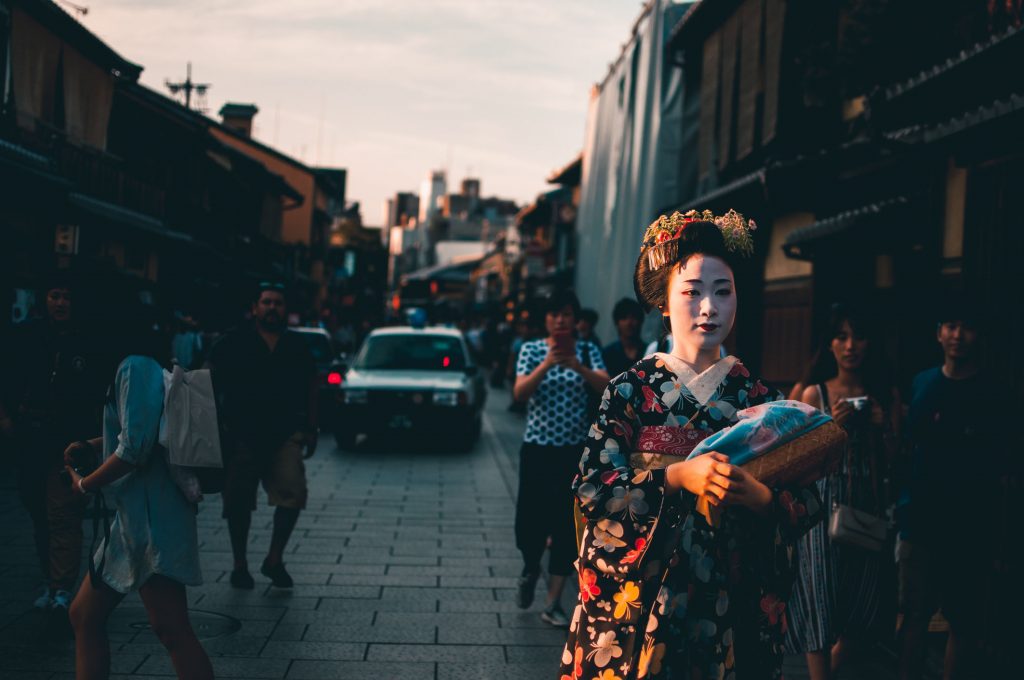People shooting a maiko in the street
