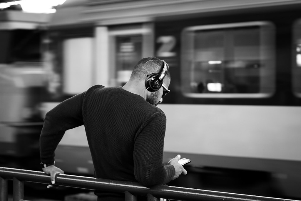 Train Etiquette Japan - Headphones