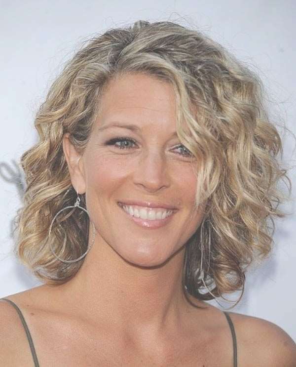 Featured Photo of Shoulder Length Curly Bob Haircuts