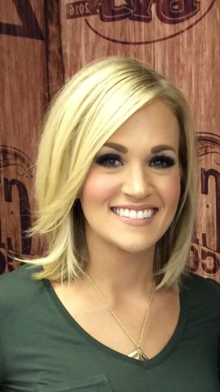 Featured Photo of Carrie Underwood Short Haircuts