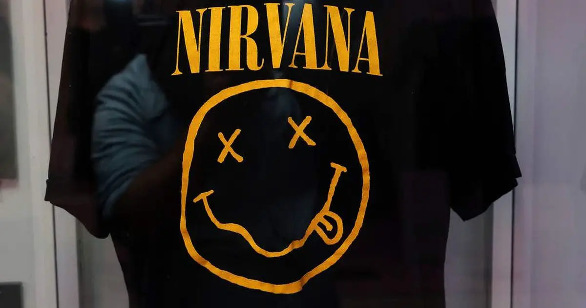 Nevermind album cover baby refiles lawsuit against rock band Nirvana