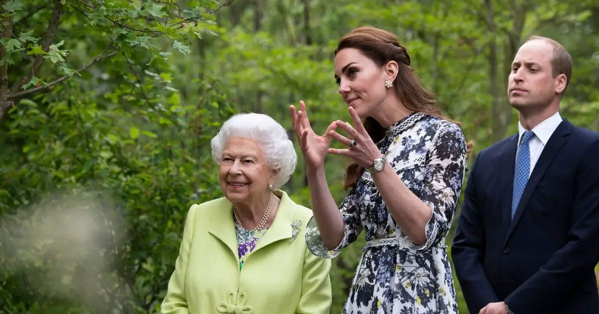 Queen shares family pictures as she wishes Kate happy 40th birthday
