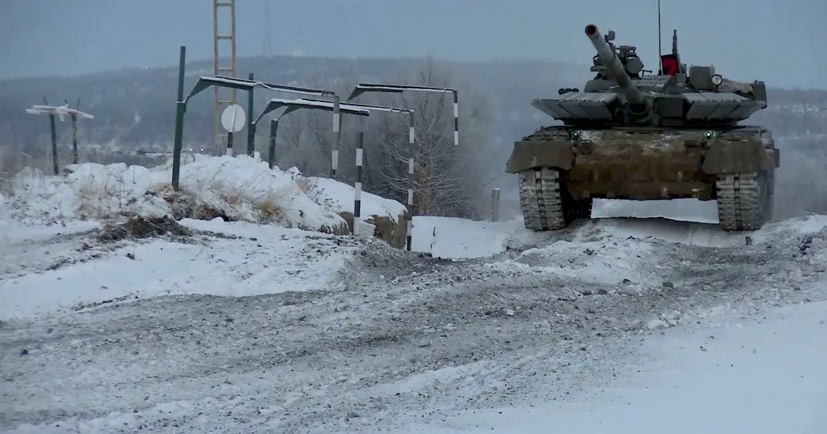 Russia holds live-fire exercise near Ukraine as thousands of troops gather at border