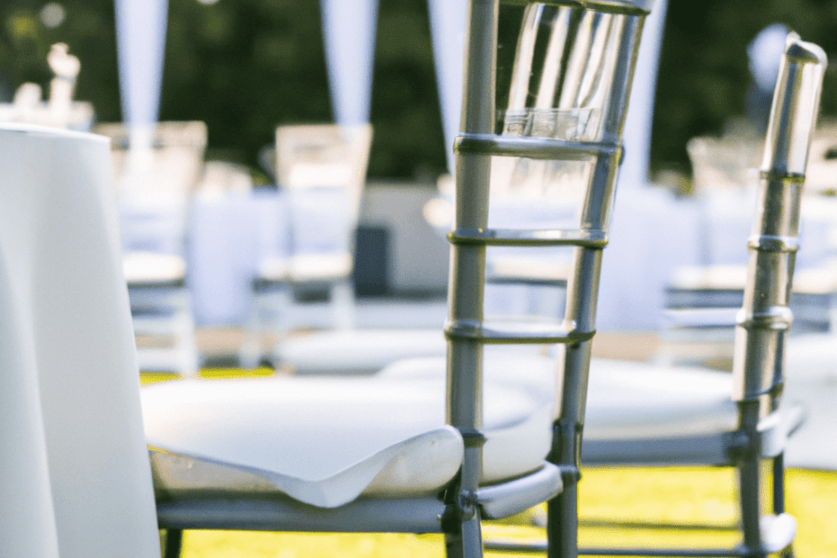 How do I choose the right Chiavari chair pad size?