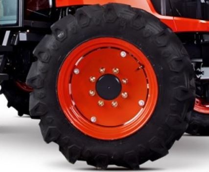 Kubota-M7060-Tractor-Tire