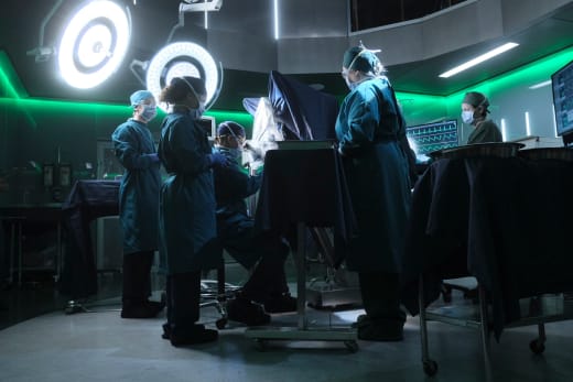 the doctors in the OR - The Good Doctor Season 1 Episode 4