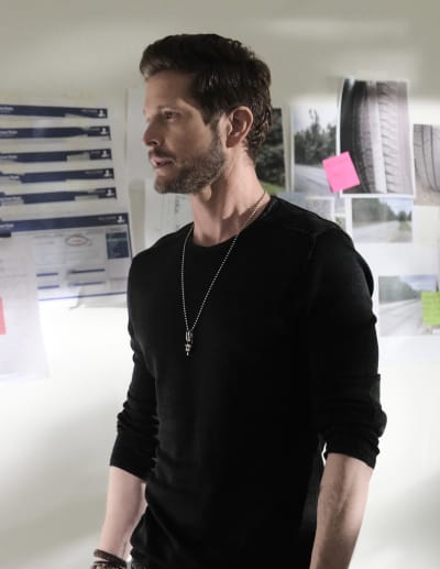 Conrad Searches or Answers - tall - The Resident Season 5 Episode 4