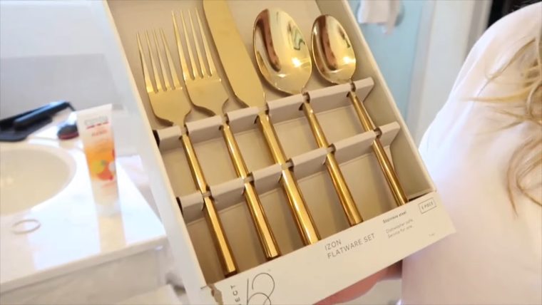 Factors to be considered while purchasing the Gold Flatware Sets - Budget