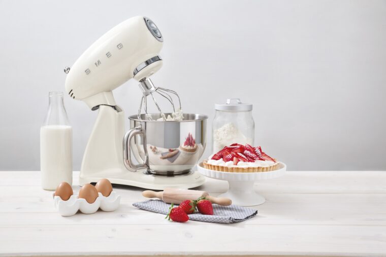 6 Best Stand Mixers For All Your Baking Needs 3