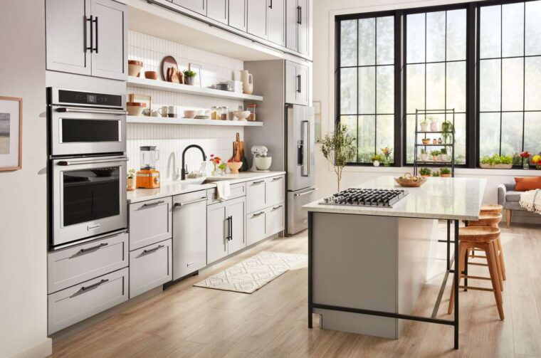 The Ultimate Guide to a Spotless Kitchen: Tips from the Experts 3