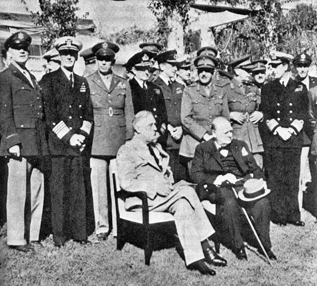 Resultado de imagen para Fotos En la Conferencia de Casablanca, Winston Churchill y Franklin Delano Roosevelt adoptan el principio de Â«rendiciÃ³n incondicionalÂ»