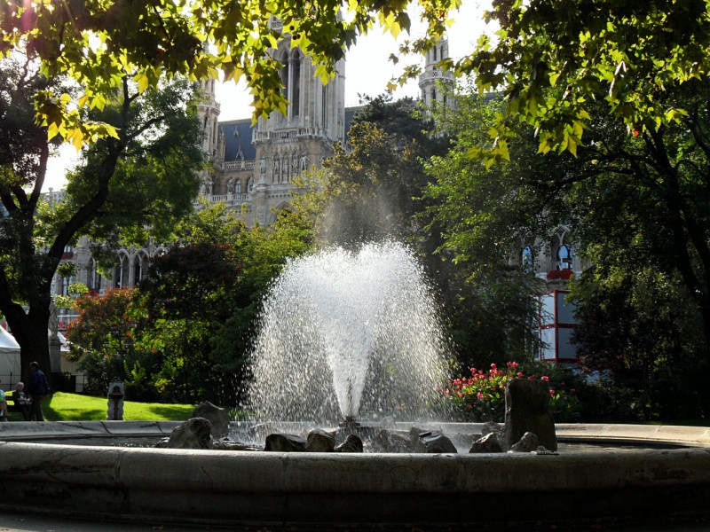 Один из двух фонтанов в Парке Сити Холл