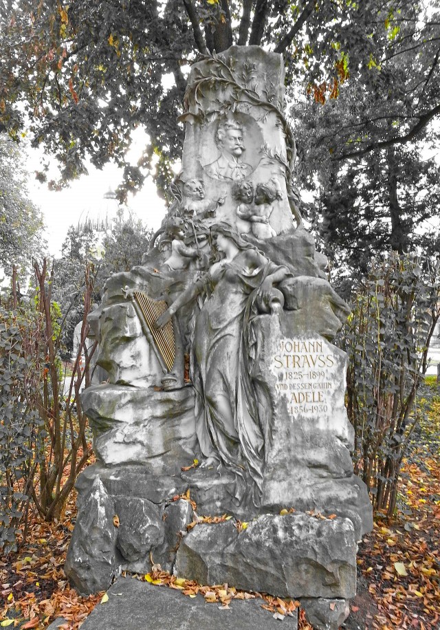 Надгробный памятник Штраусу на Центральном кладбище