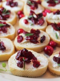 goat cheese baguette, cranberry goat cheese appetizer, cranberry rosemary hors d'oeuvres, christmas appetizer, holiday appetizer, easy cranberry appetizer
