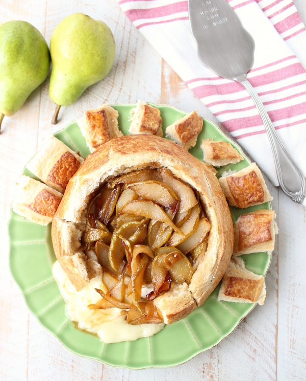 Baked brie bread bowl with caramelized Bartlett pears