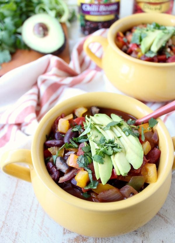 Fajita veggies, chili beans and fire roasted tomatoes create the most delicious vegetarian chili recipe, made in under 30 minutes!