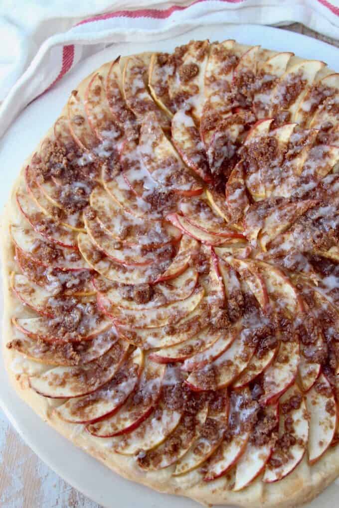 overhead image of apple dessert pizza