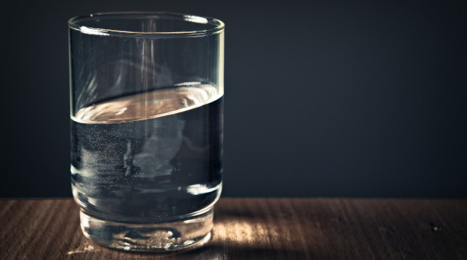 A photo of a glass of water.
