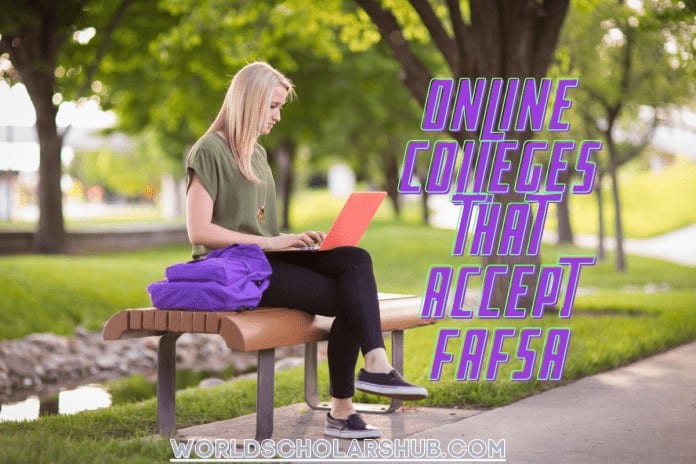 الكليات عبر الإنترنت التي تقبل FAFSA