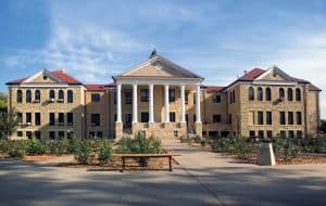 Picken-Hall-Hays-Fort-State-University-Kansas - كليات على الإنترنت لعلم النفس ميسورة التكلفة
