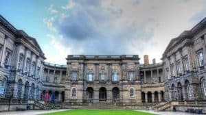 Единбурзький університет-10 найпопулярніших ветеринарних університетів у Великобританії.jpeg