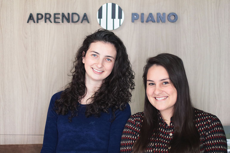 Tama e Fernanda - Suporte Aprenda Piano