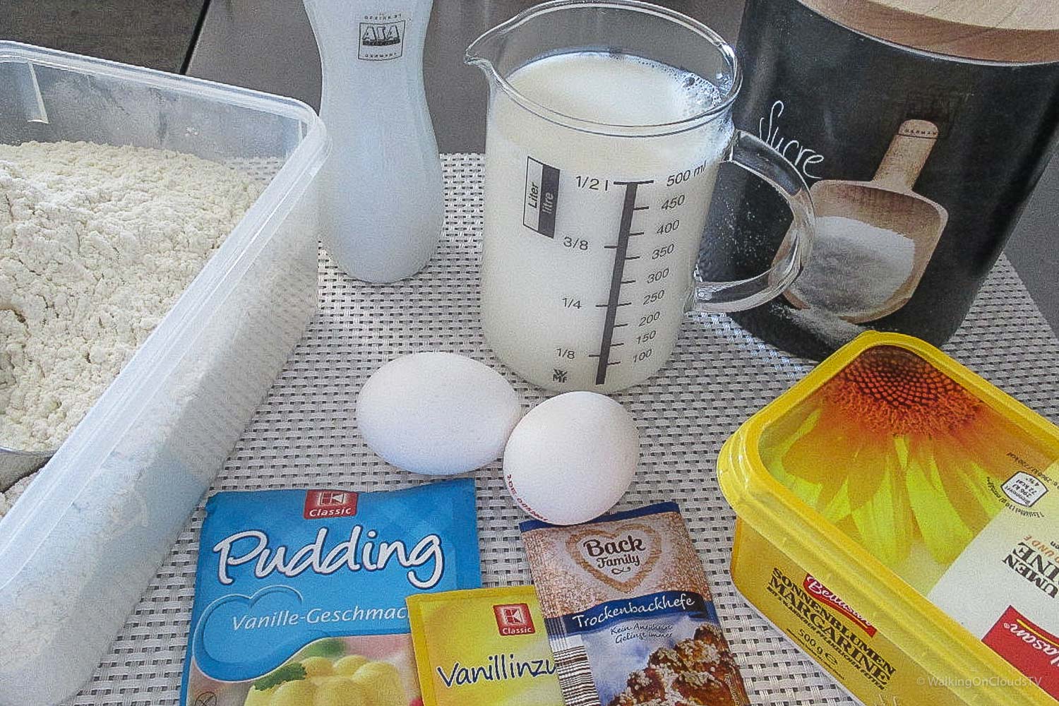 Puddingschnecken - schnell und einfach gebacken, Grundteig ist Hefeteig und gefüllt sind die Schecken mit Vanillepudding
