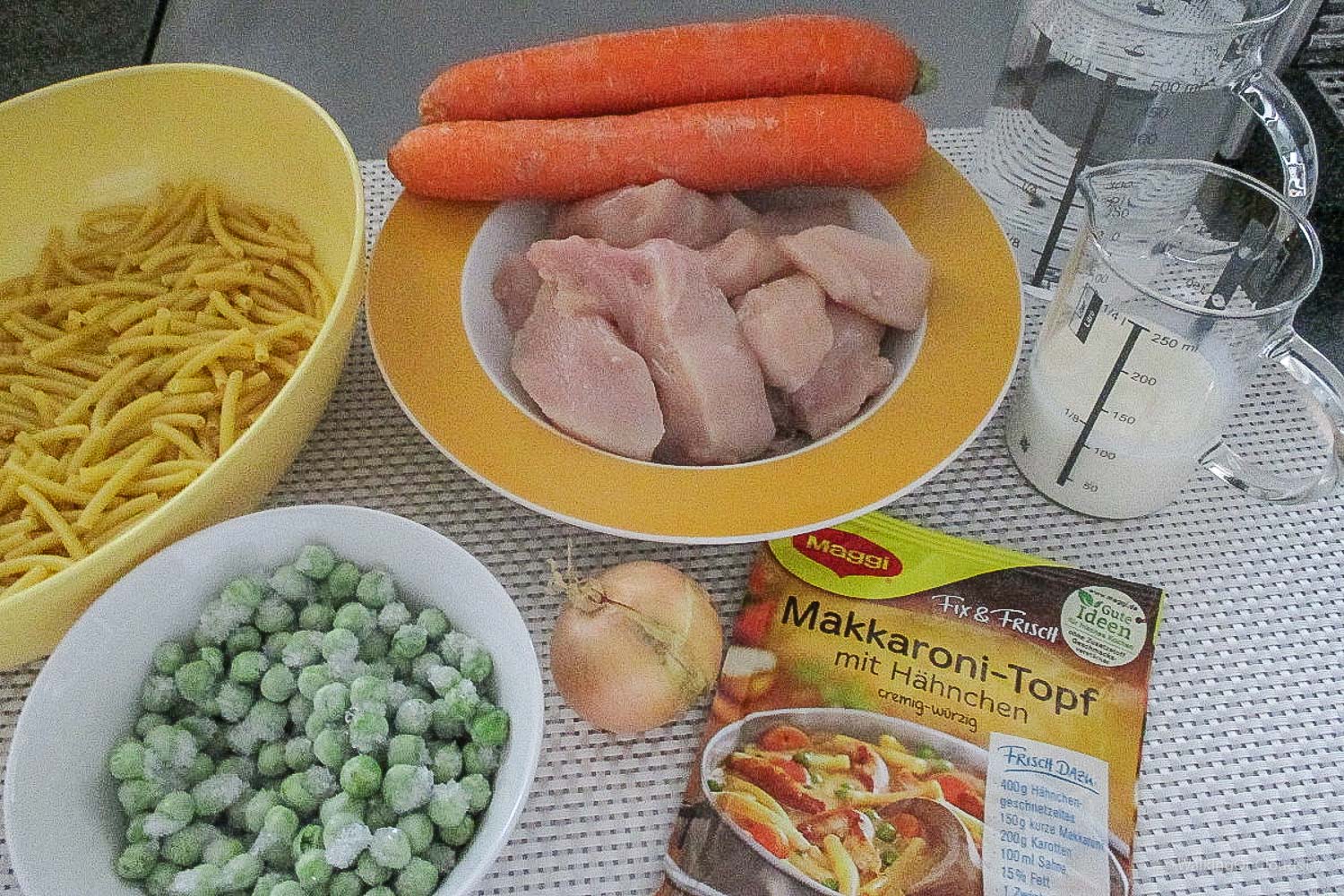 Maggi fix und frisch - Makkaroni-Topf mit Hähnchen und Gemüse, schnell und einfach zubereitet