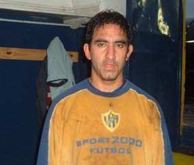 El defensor central Alejandro Felipe Riveros jugó en ambos equipos.