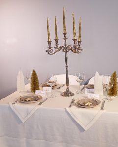 How to Set a Festive Christmas Table