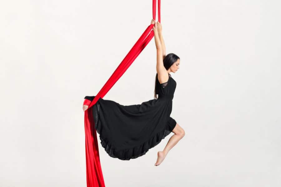 aerialist keeping guests entertained