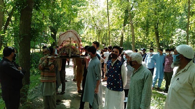 Muslims help perform last rites of centenarian Kashmiri Pandit in Kashmir