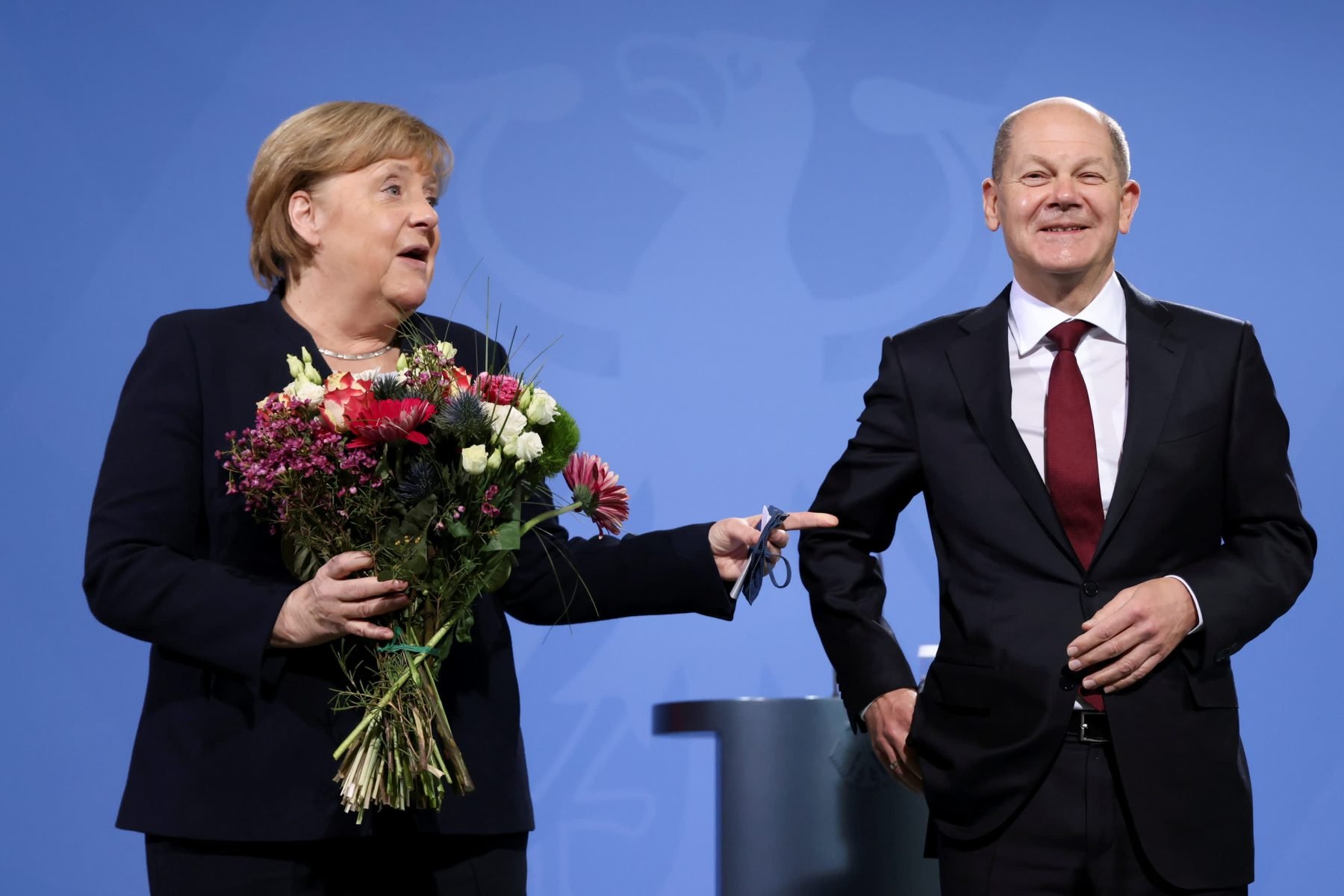 Merkel with her successor, Olaf Sholz