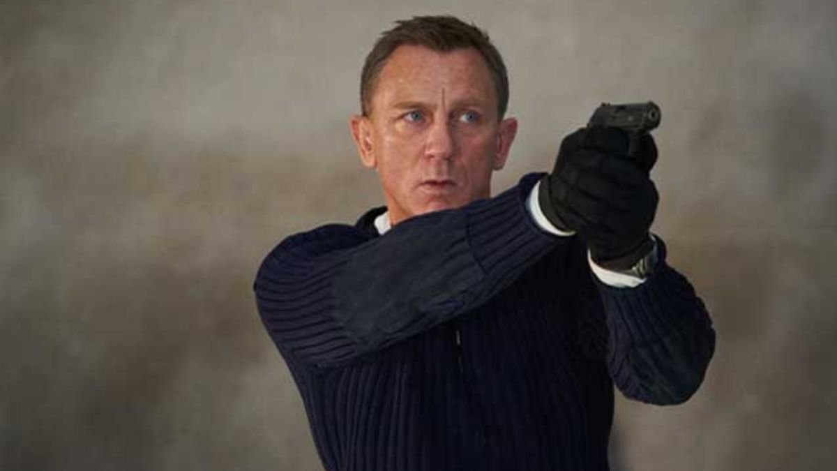 Breaking tradition, British Monarch bestows Daniel Craig with CMG honour meant for real-life spies