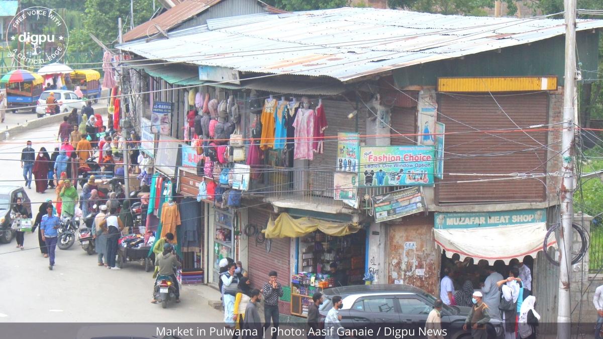 Markets in Kashmir bustling with customers in readiness for Eid-ul-Fitr