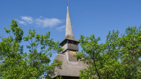Bisericile din lemn, Mocănița și Cimitirul Vesel – principalele atracții pentru turiștii care vin în Maramureș