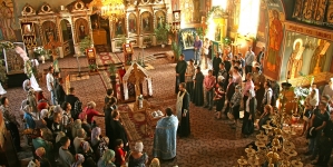 Patriarhia Română a primit cu bucurie decizia de a permite oficierea slujbelor religioase în interiorul bisericilor