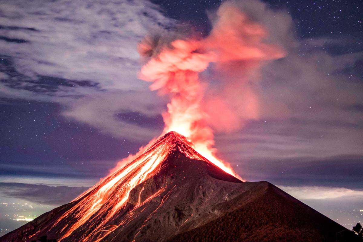 Volcan de Fuego erupting