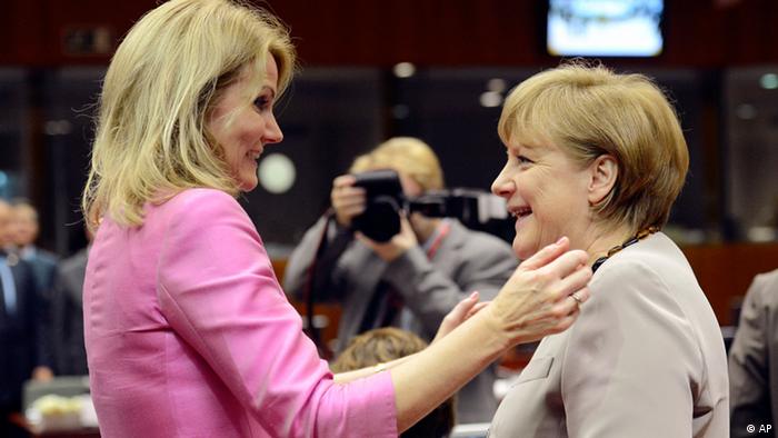Angela Merkel y la primera ministra de Dinamarca, Helle Thorning-Schmidt, en Bruselas.