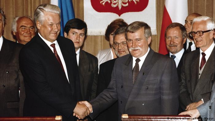 Polen Boris Jelzin bei Walesa in Warschau (picture-alliance/PAP/J. Mazur)