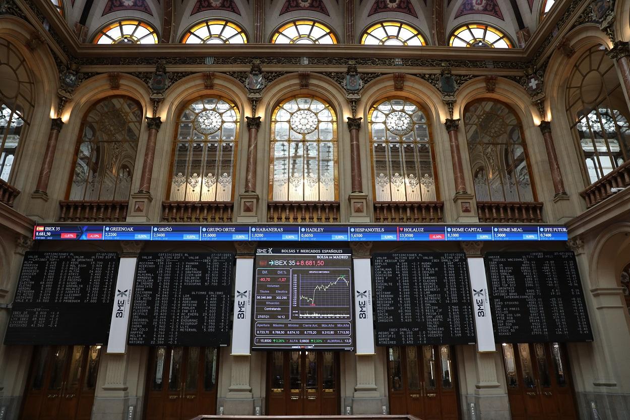 Paneles del Ibex en el Palacio de la Bolsa de Madrid. Europa Press