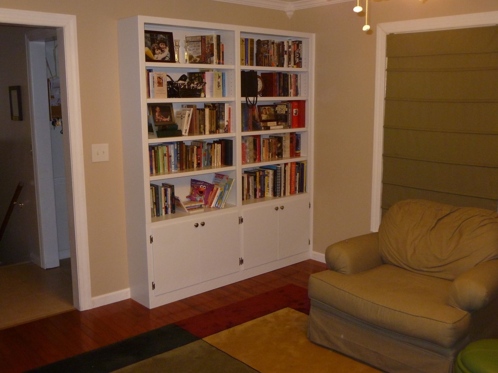 Featured Photo of Custom Made Bookshelves