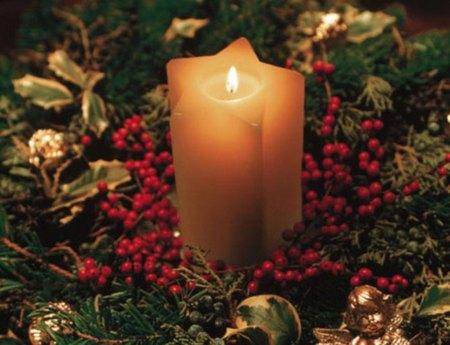 amazing-christmas-candles-and-decorations-with-them-11