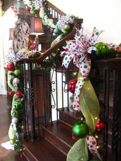 christmas-stairs-decoration-ideas-36